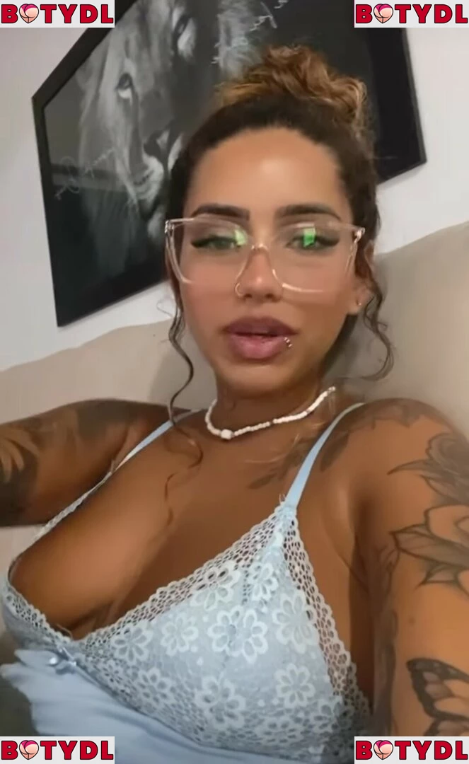 Muito Linda Onlyfans Photo Gallery 