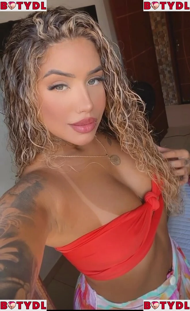 Muito Linda Onlyfans Photo Gallery 