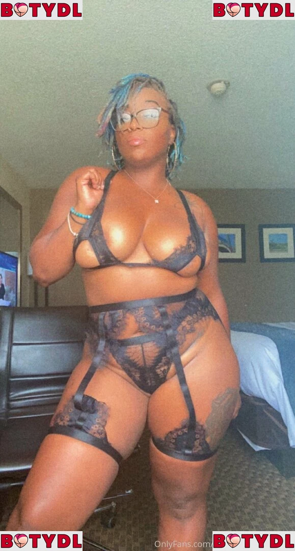 mzstrawberryhenny Onlyfans Photo Gallery 