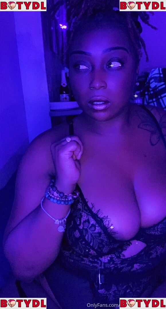 mzstrawberryhenny Onlyfans Photo Gallery 