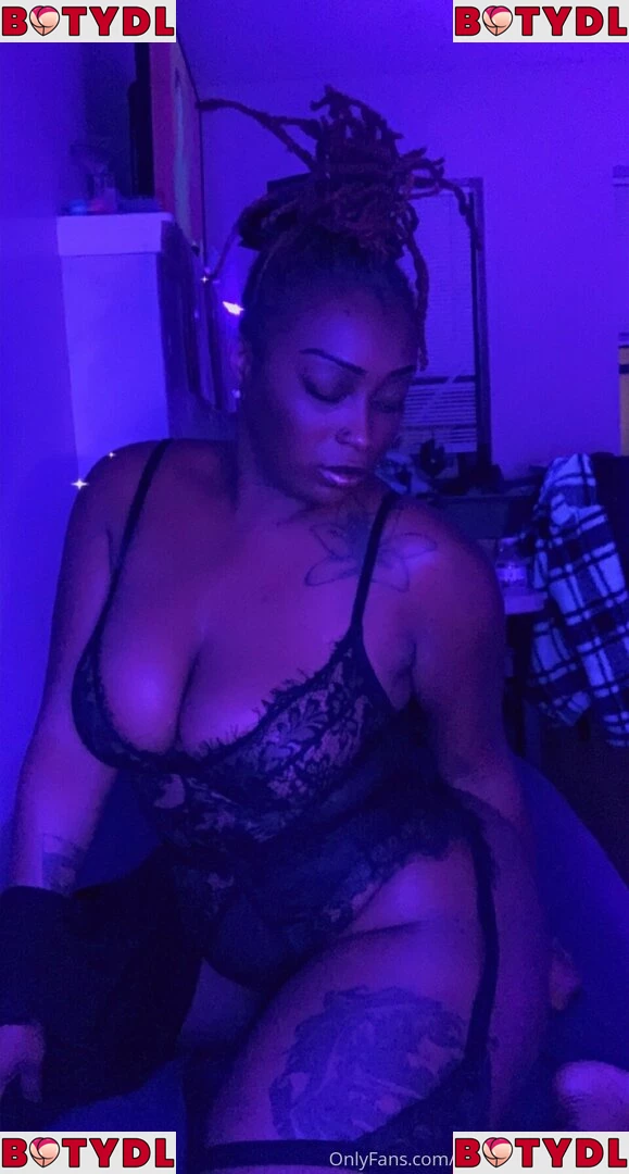 mzstrawberryhenny Onlyfans Photo Gallery 