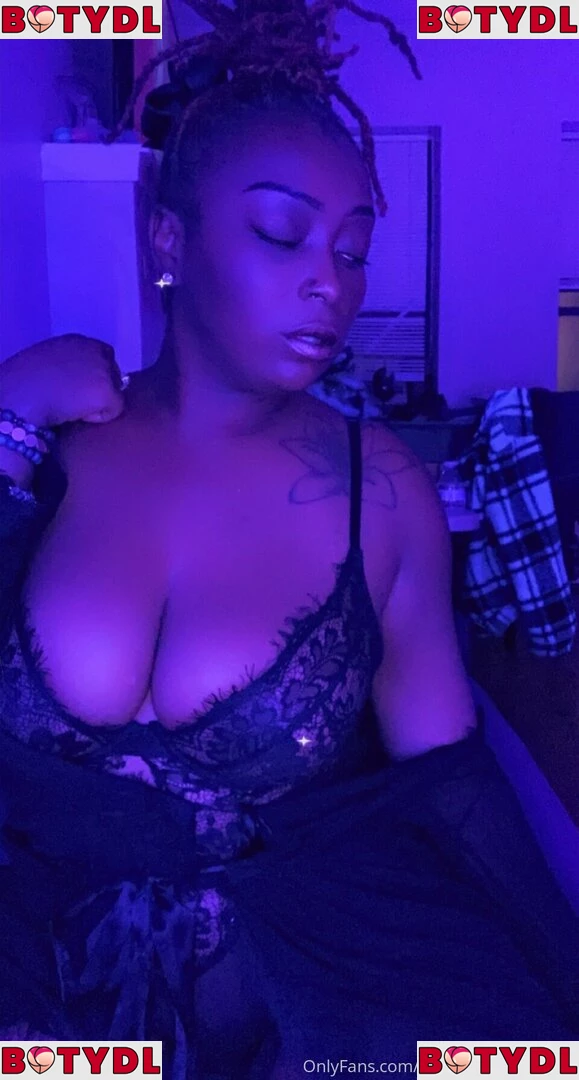 mzstrawberryhenny Onlyfans Photo Gallery 