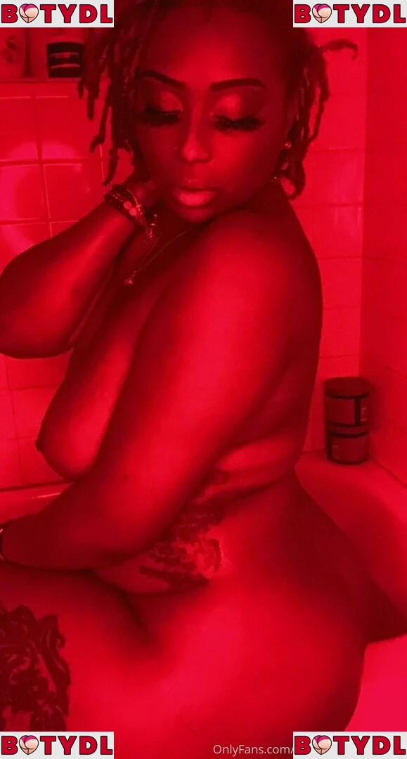 mzstrawberryhenny Onlyfans Photo Gallery 