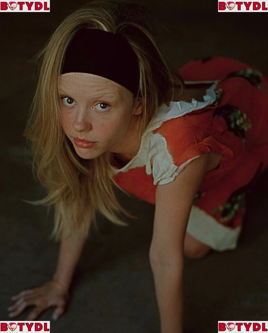 Mia Goth Onlyfans Photo Gallery 