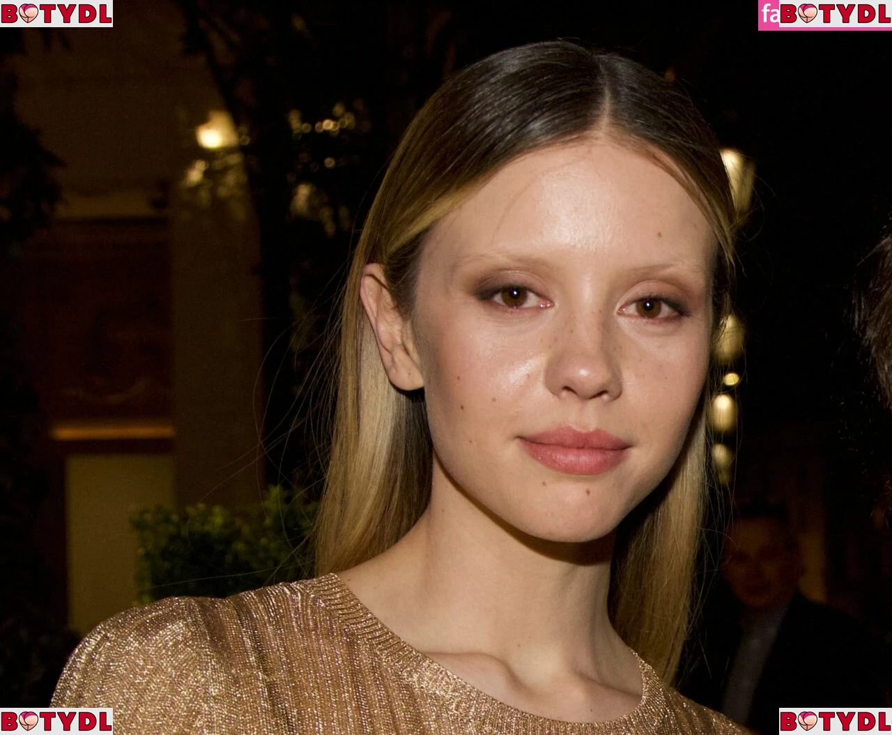 Mia Goth Onlyfans Photo Gallery 