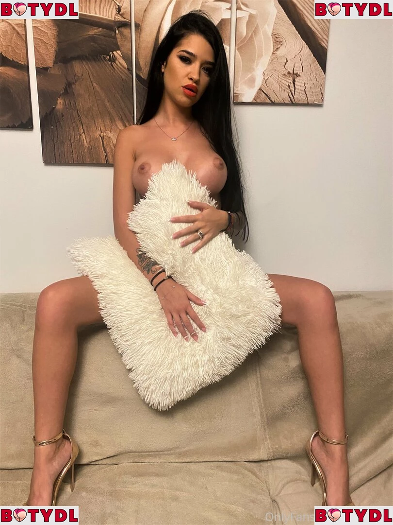 almablack Onlyfans Photo Gallery 