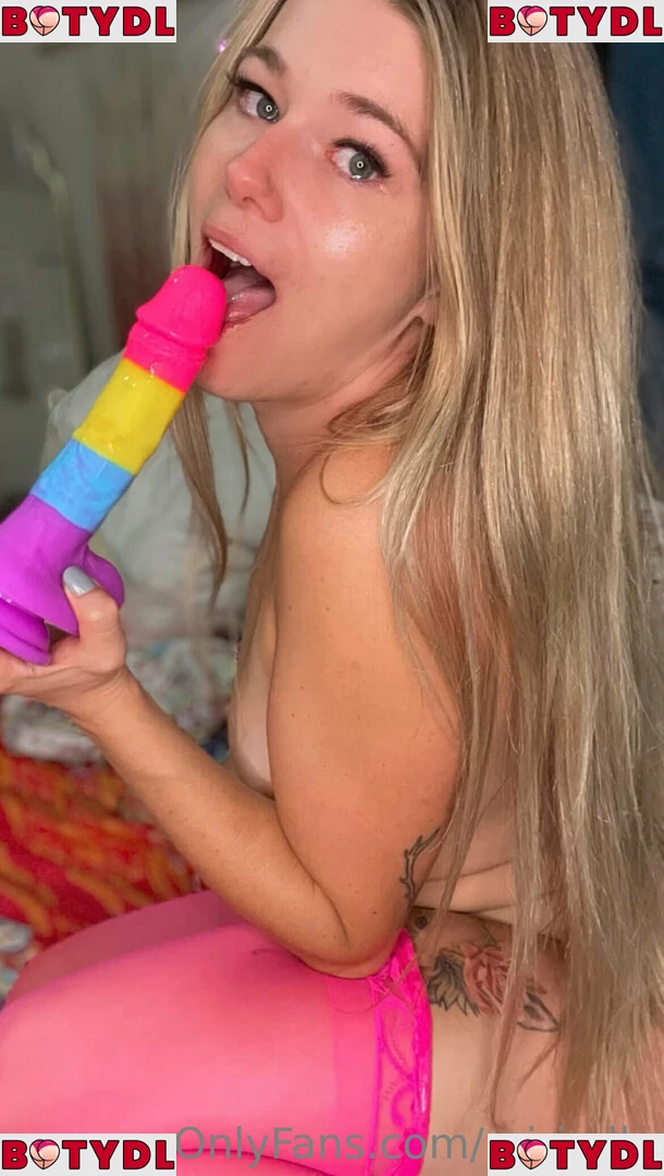 Miri_Ella Onlyfans Photo Gallery 