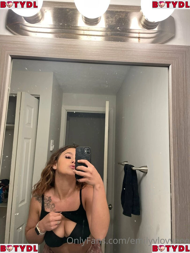 emilyylovveee Onlyfans Photo Gallery 