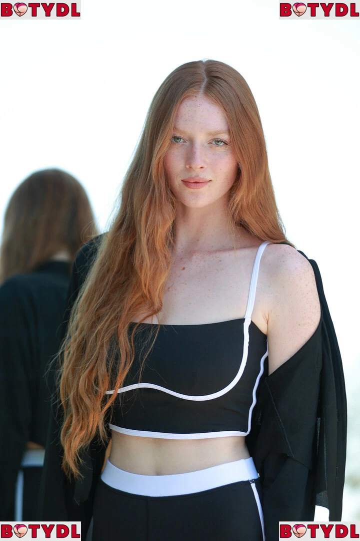 Larsen Thompson Onlyfans Photo Gallery 