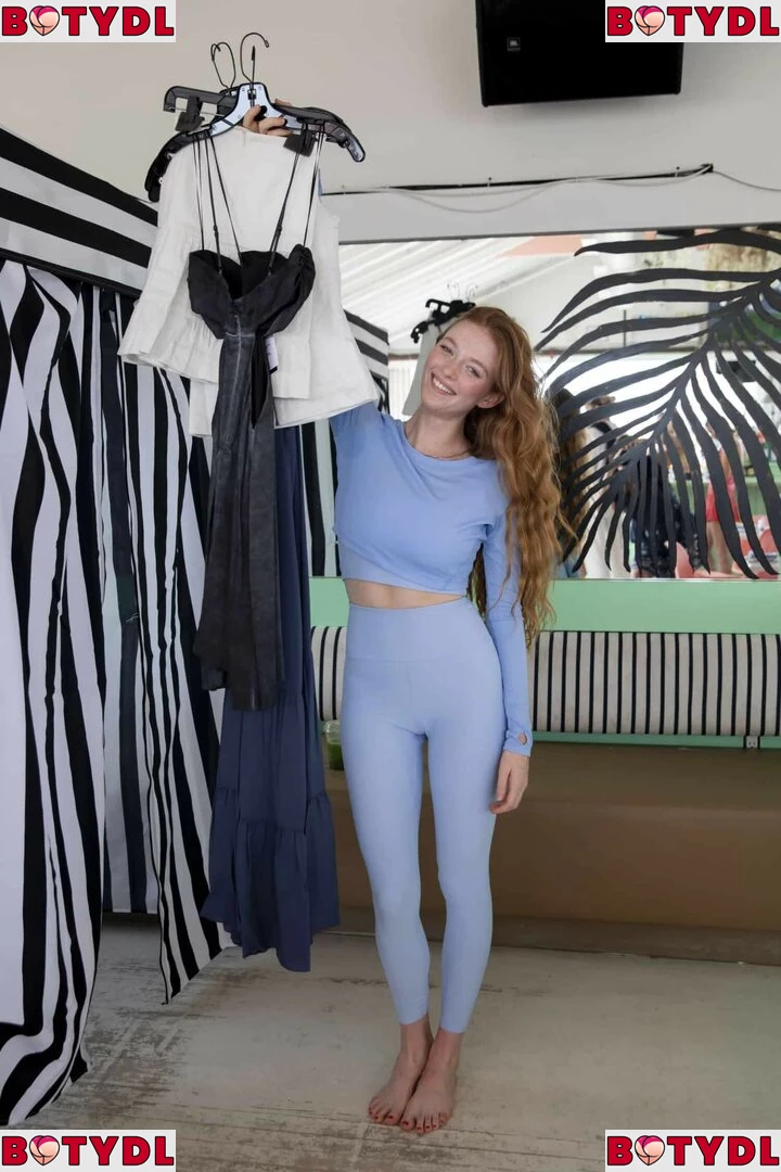 Larsen Thompson Onlyfans Photo Gallery 