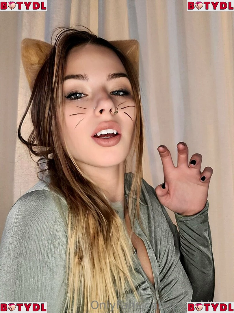 Pyro Kitten Onlyfans Photo Gallery 