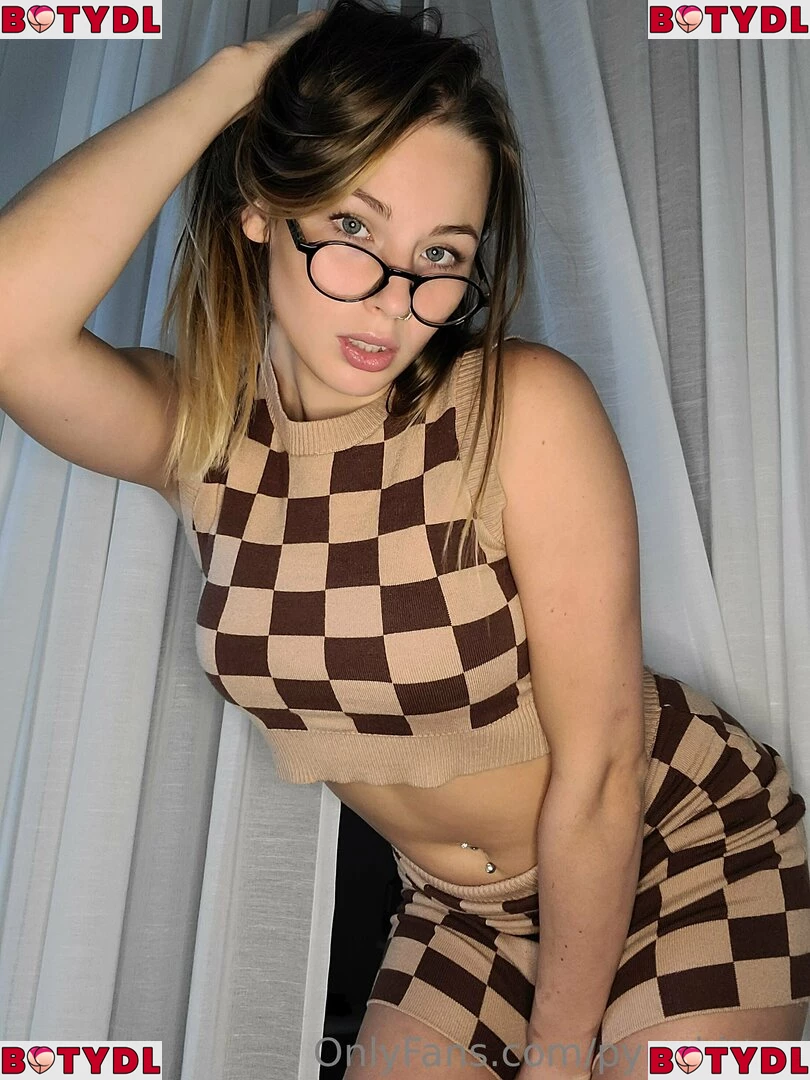 Pyro Kitten Onlyfans Photo Gallery 