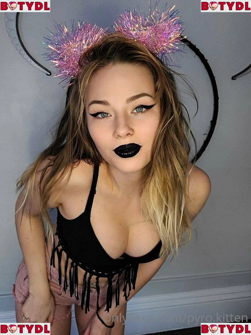 Pyro Kitten Onlyfans Photo Gallery 