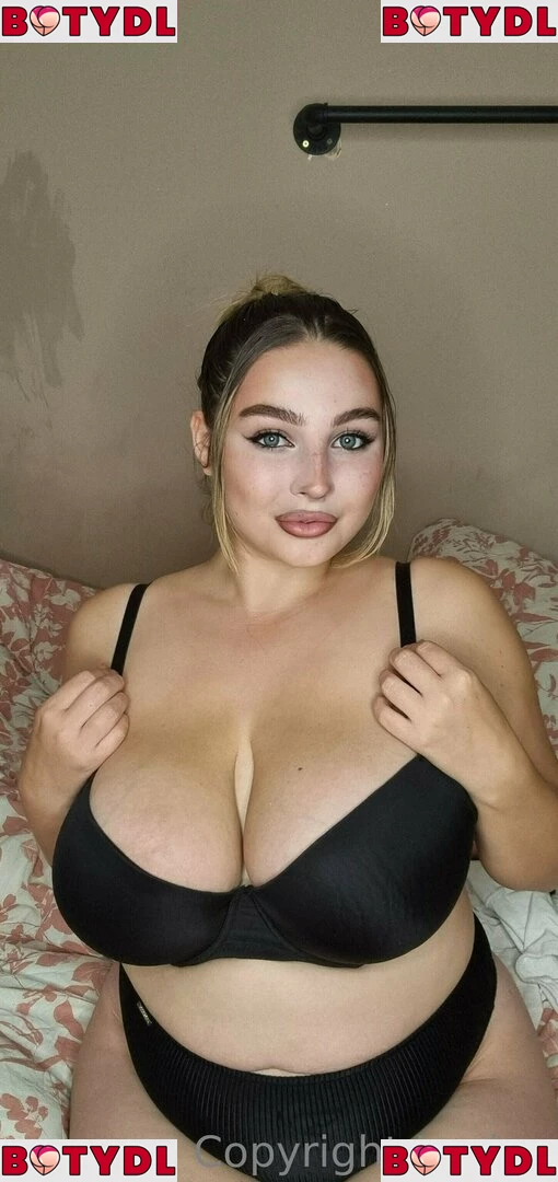 uktittygoddess Onlyfans Photo Gallery 