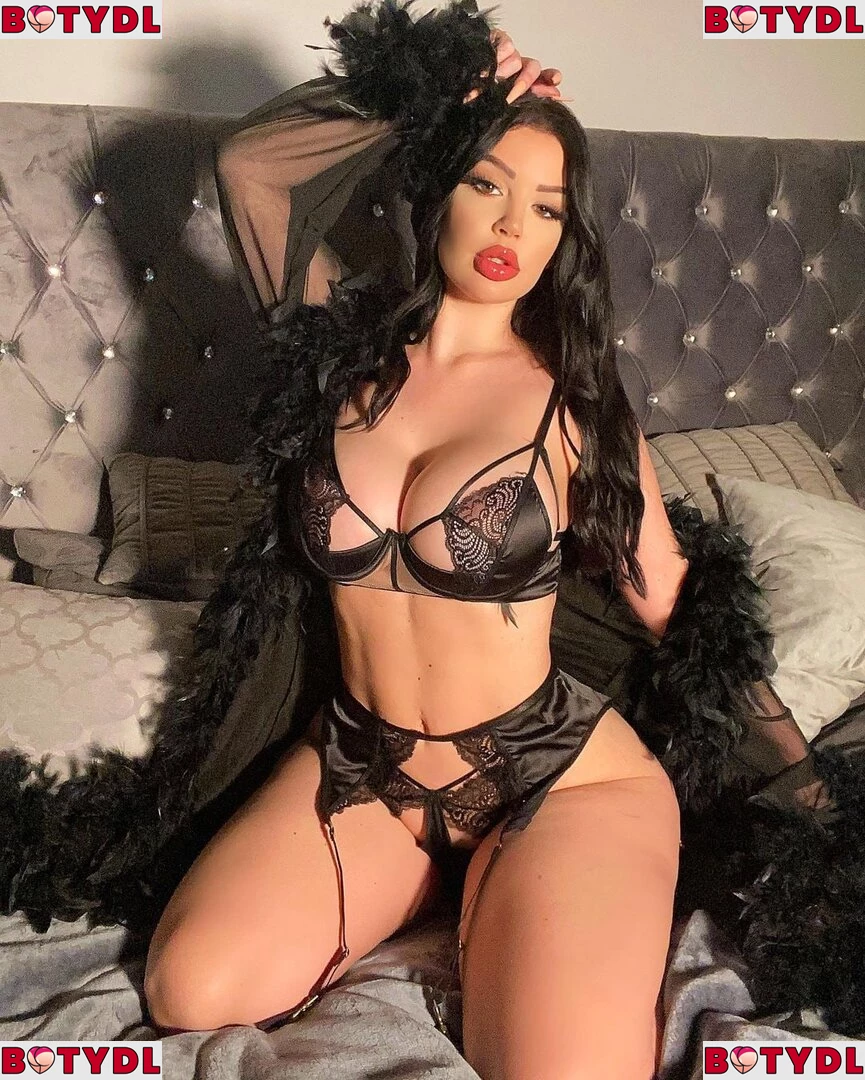 Elizabeth Georgina Onlyfans Photo Gallery 