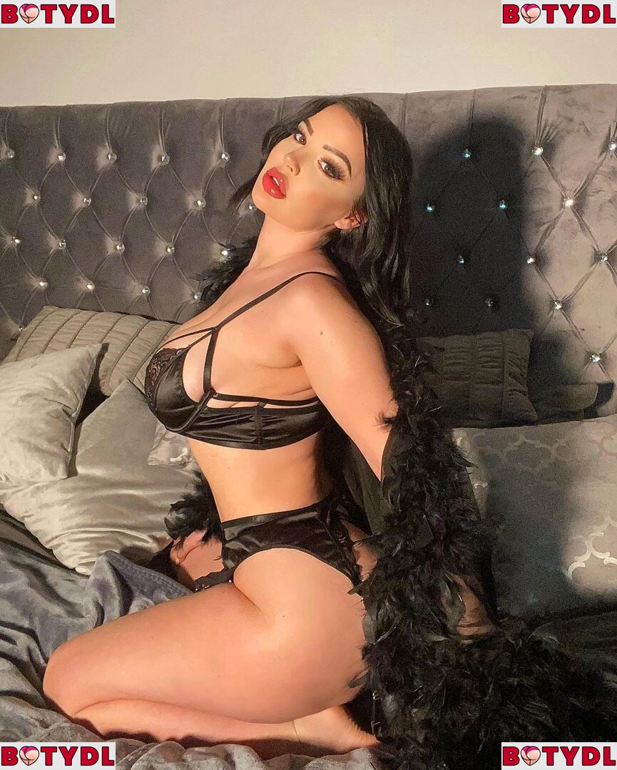 Elizabeth Georgina Onlyfans Photo Gallery 