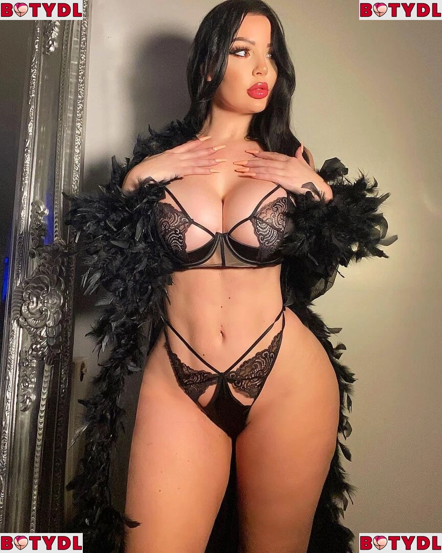 Elizabeth Georgina Onlyfans Photo Gallery 