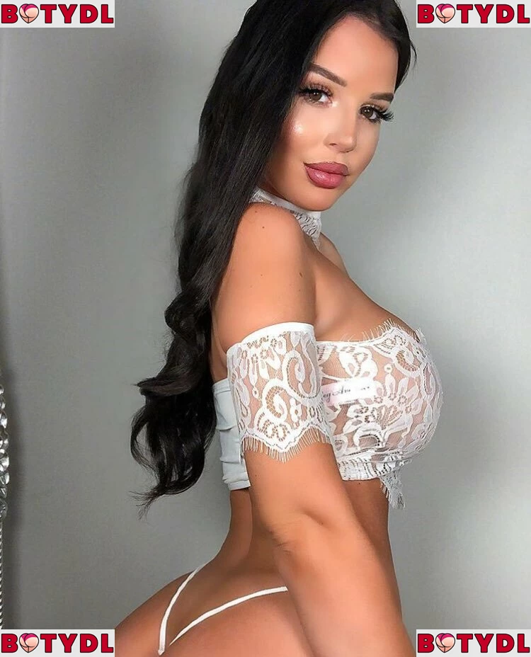 Elizabeth Georgina Onlyfans Photo Gallery 