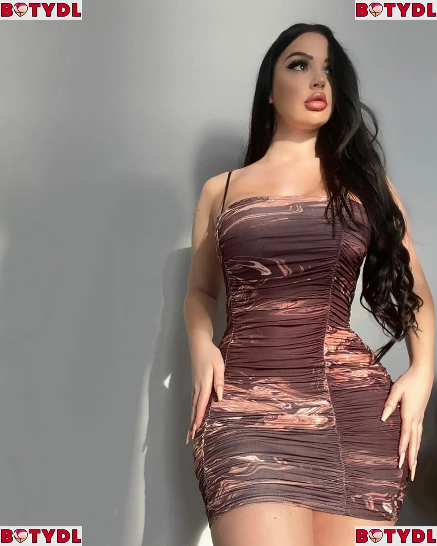 Elizabeth Georgina Onlyfans Photo Gallery 