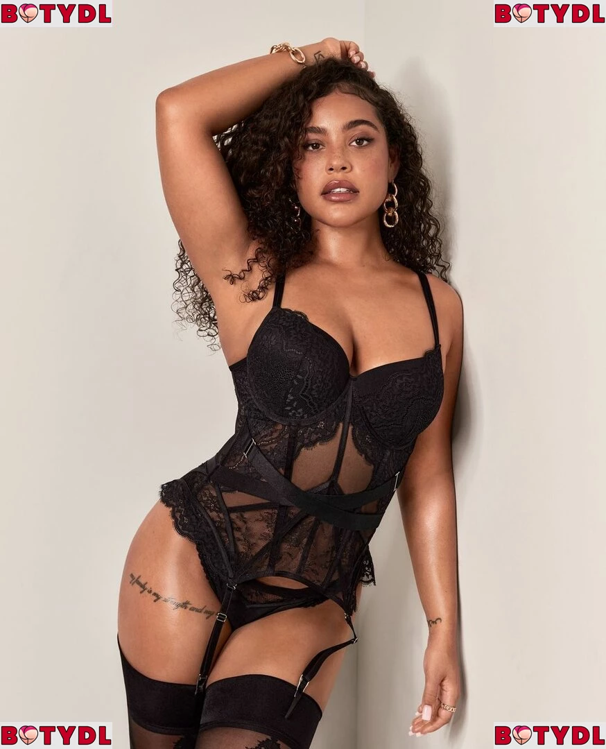 Malaika Terry Onlyfans Photo Gallery 