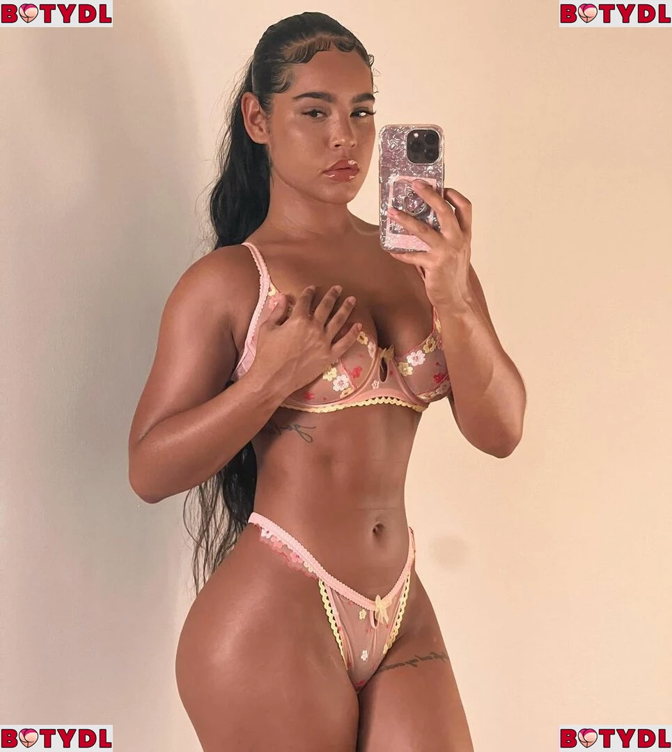 Malaika Terry Onlyfans Photo Gallery 