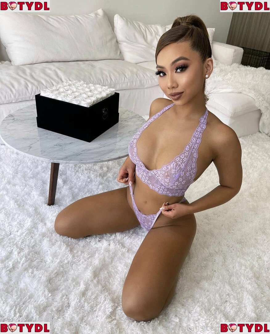 vmynguyen Onlyfans Photo Gallery 