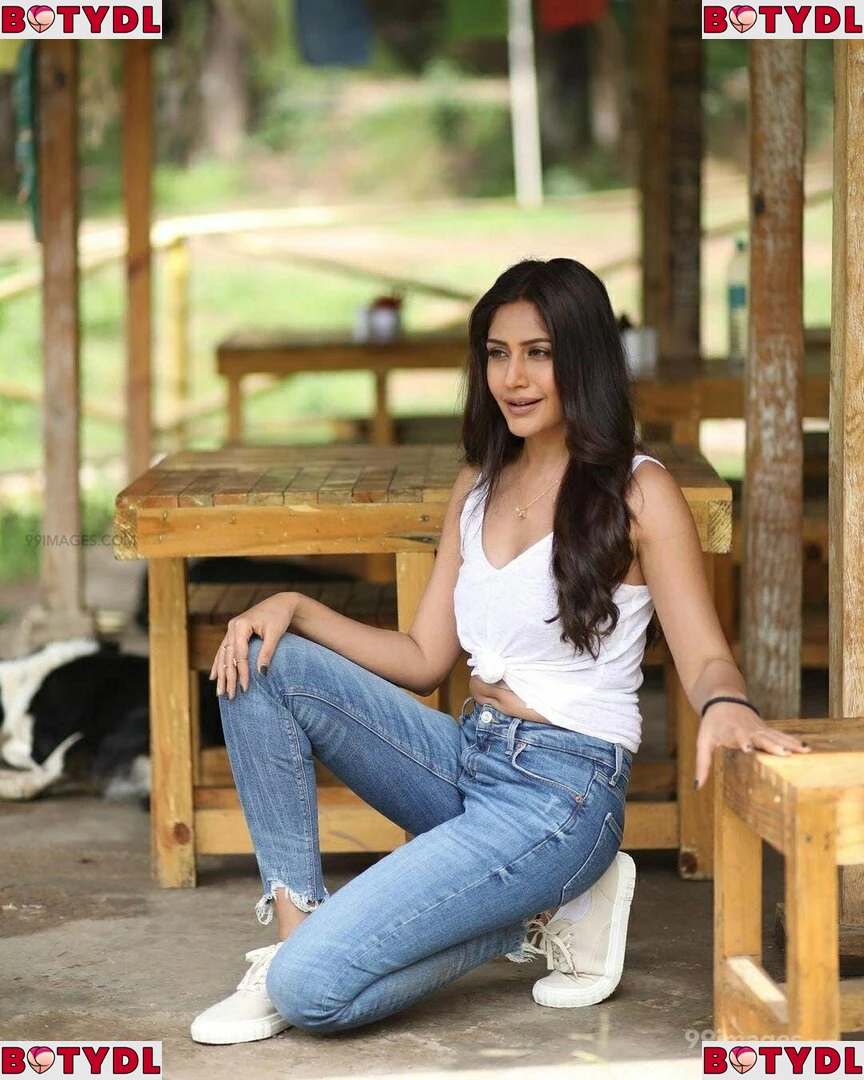 Surbhi Chandna Onlyfans Photo Gallery 