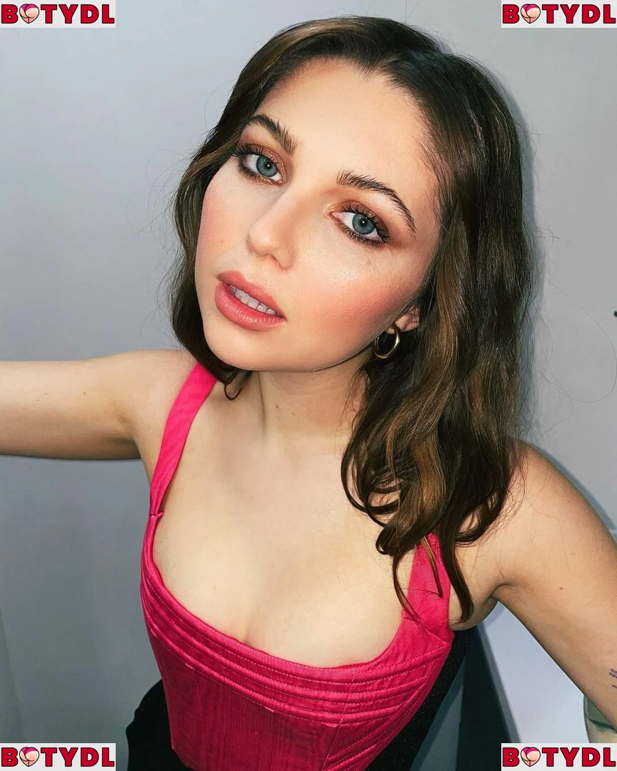 Sammi Hanratty Onlyfans Photo Gallery 