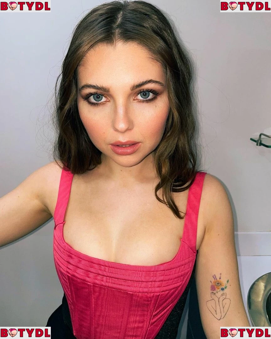 Sammi Hanratty Onlyfans Photo Gallery 