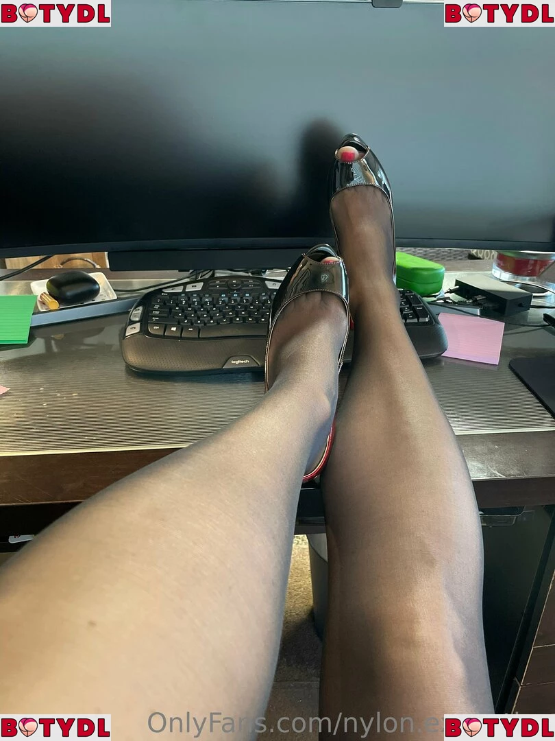 nylon.executive Onlyfans Photo Gallery 