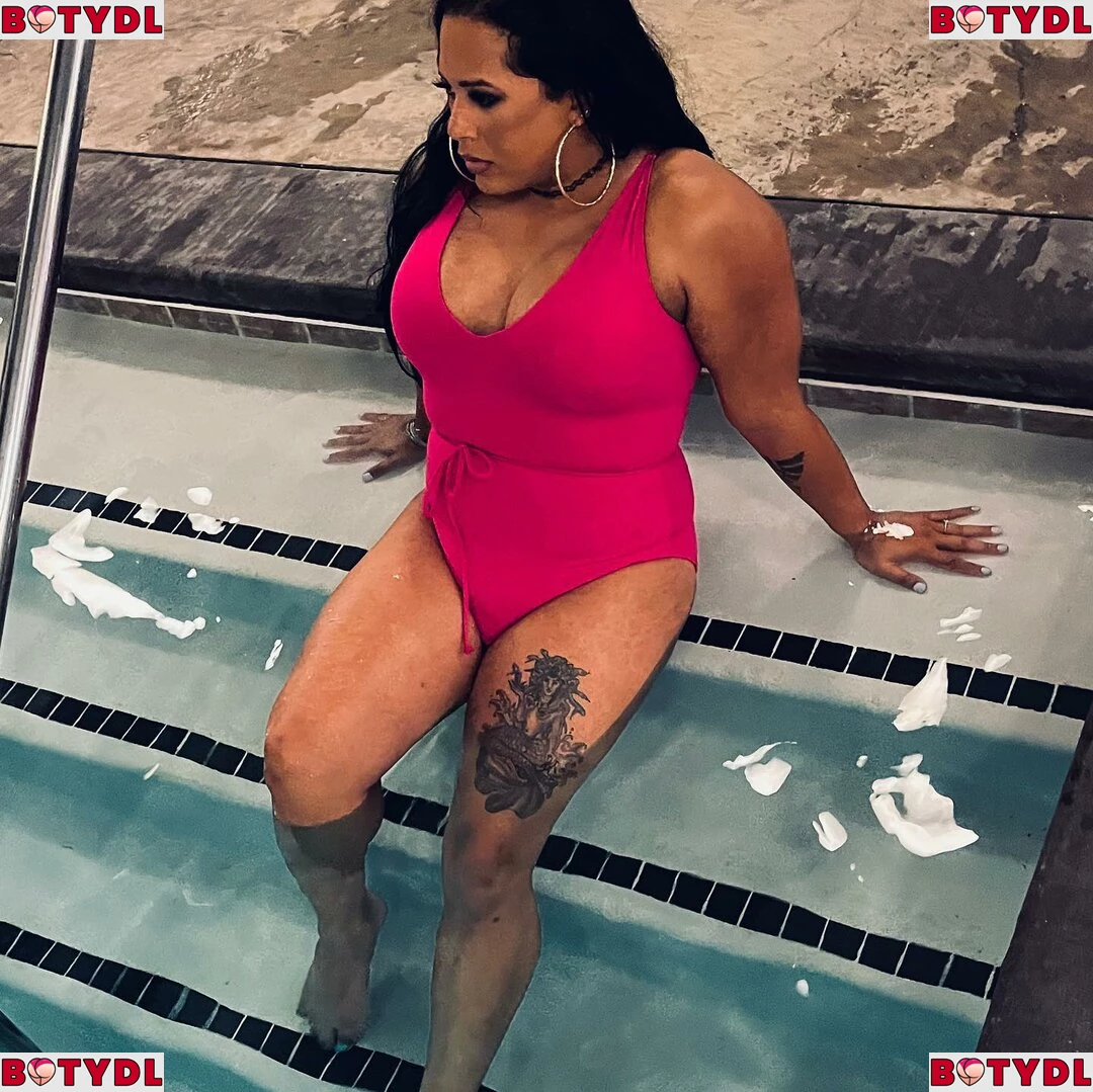 Nyla Rose Onlyfans Photo Gallery 