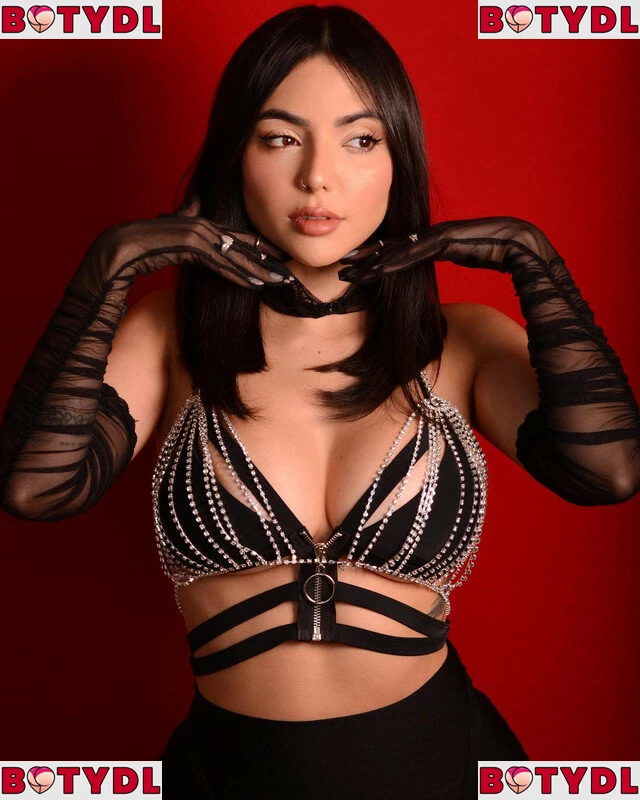 Nyvi Estephan Onlyfans Photo Gallery 