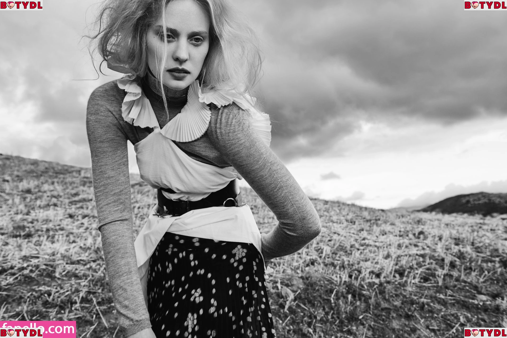 Deborah Ann Woll Onlyfans Photo Gallery 