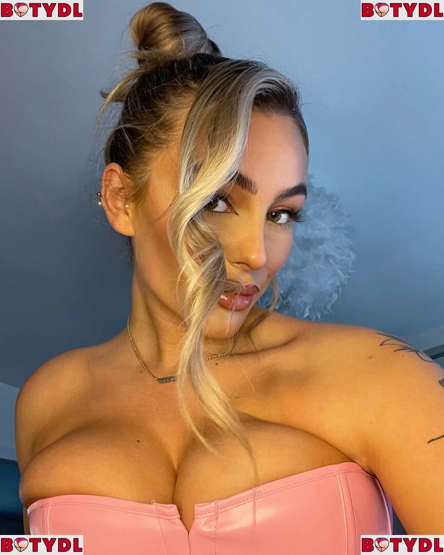 Danielle Tilly Wright Onlyfans Photo Gallery 