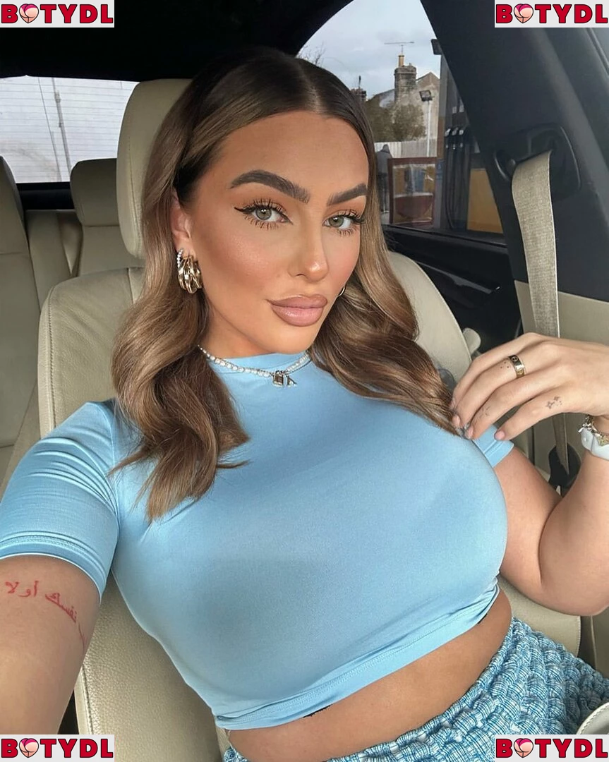 Danielle Tilly Wright Onlyfans Photo Gallery 