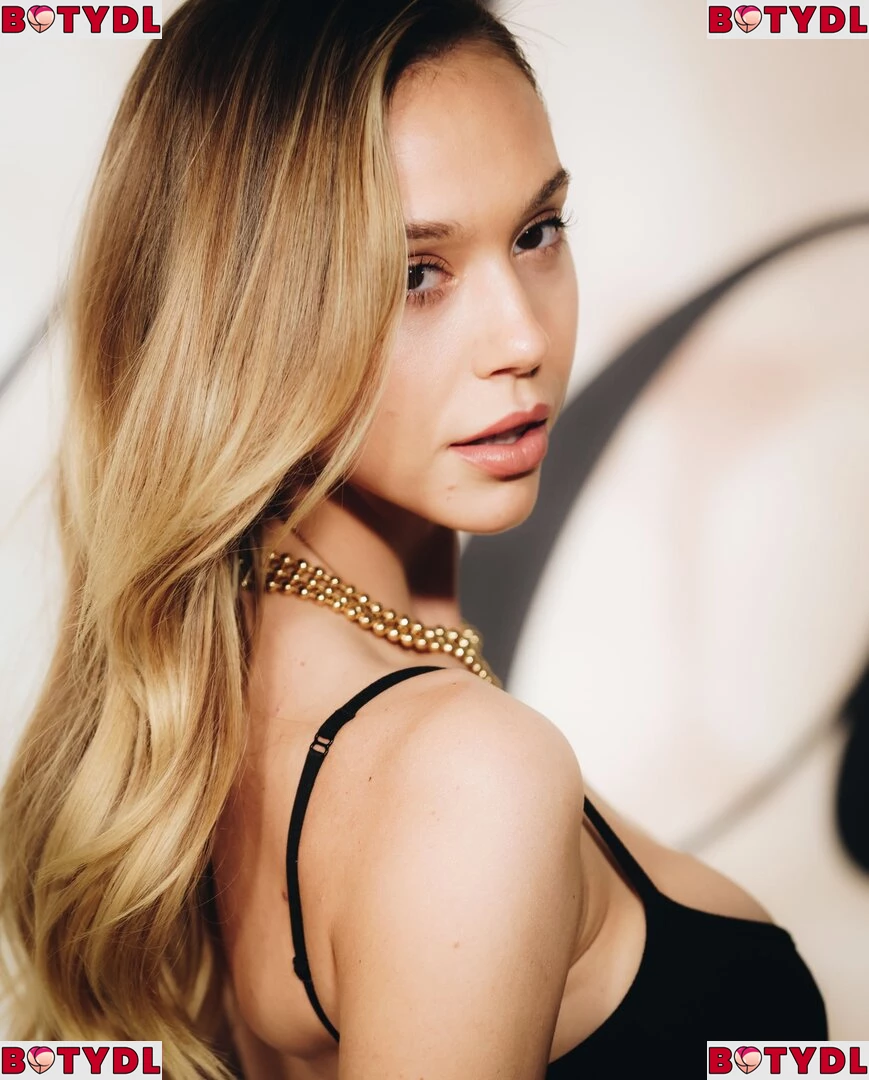 Alexis Ren Onlyfans Photo Gallery 