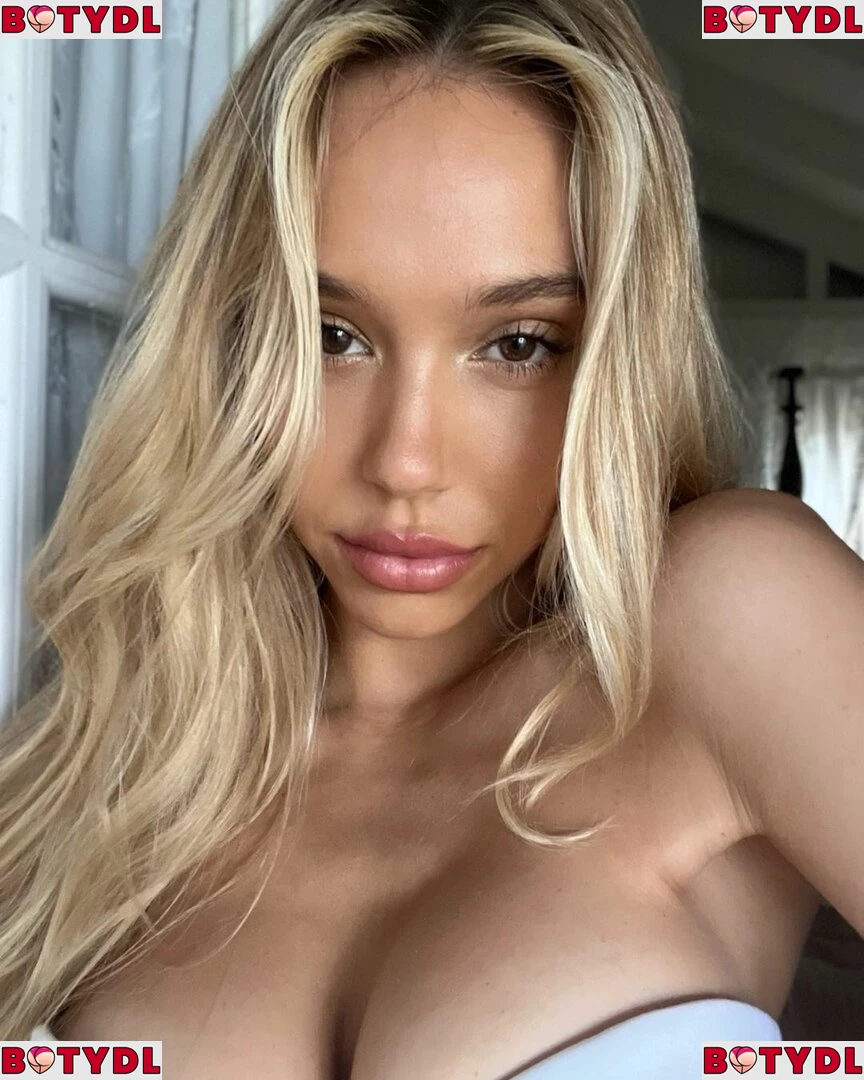 Alexis Ren Onlyfans Photo Gallery 