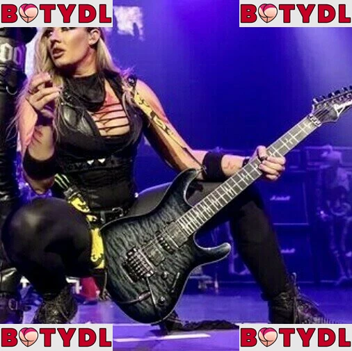 WomenMetal Onlyfans Photo Gallery 