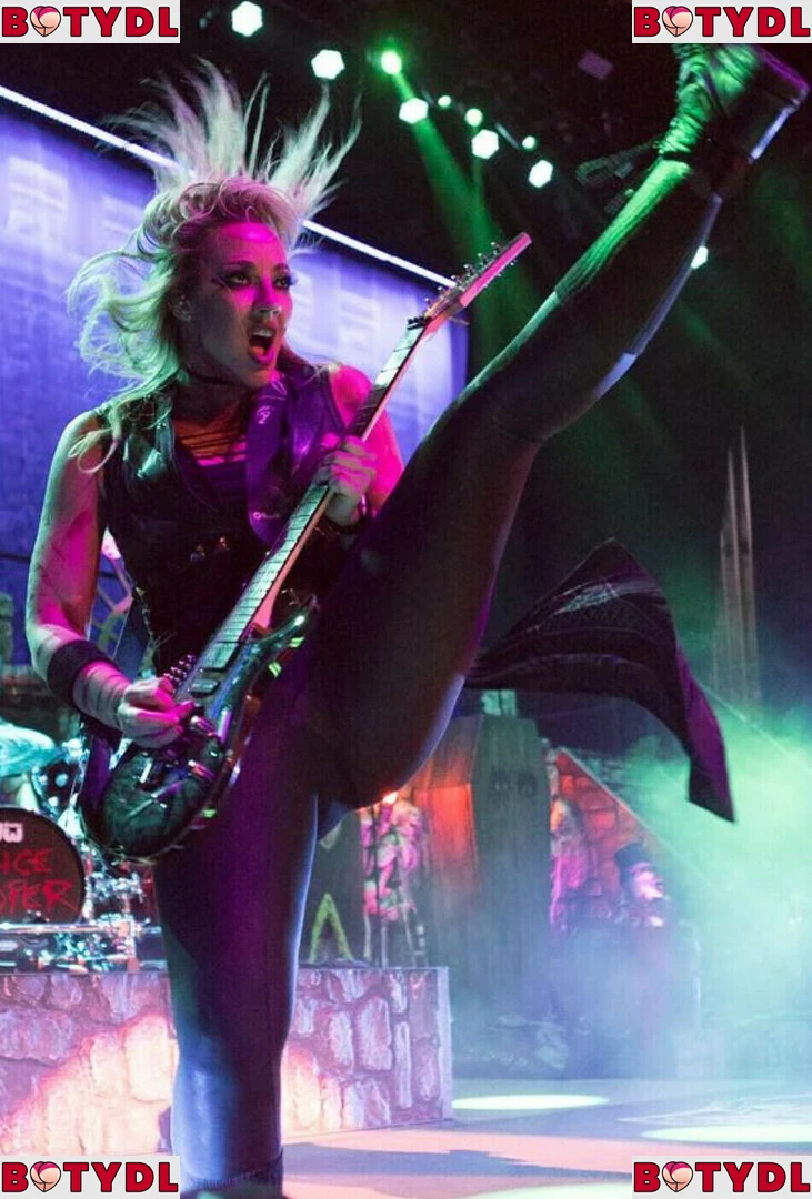 WomenMetal Onlyfans Photo Gallery 