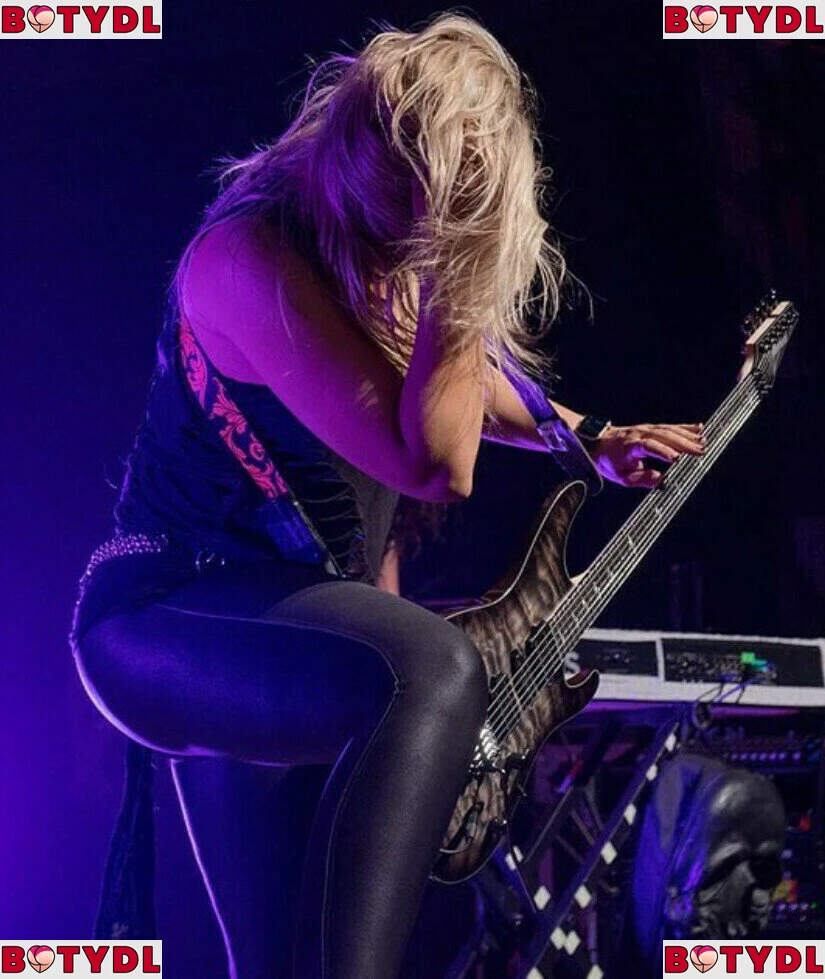 WomenMetal Onlyfans Photo Gallery 