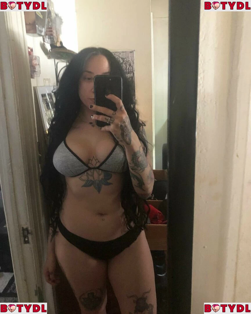 WomenMetal Onlyfans Photo Gallery 