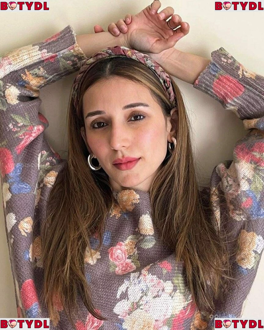 Heli Daruwala Onlyfans Photo Gallery 