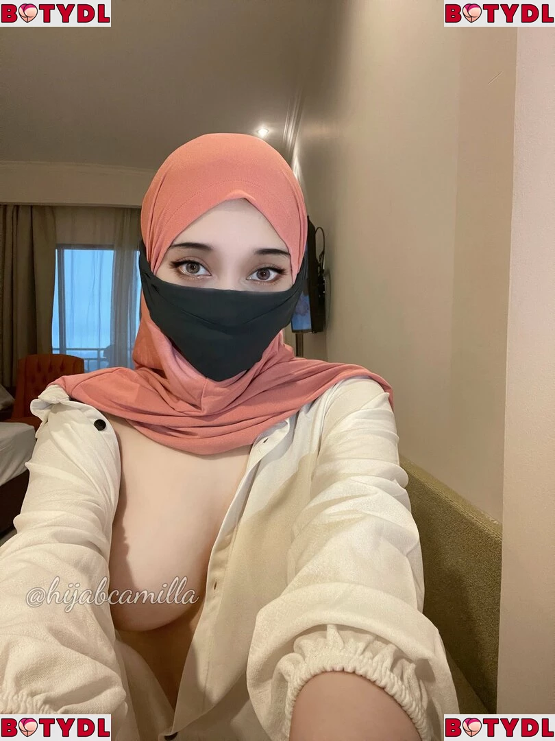 Hijab Camilla Onlyfans Photo Gallery 