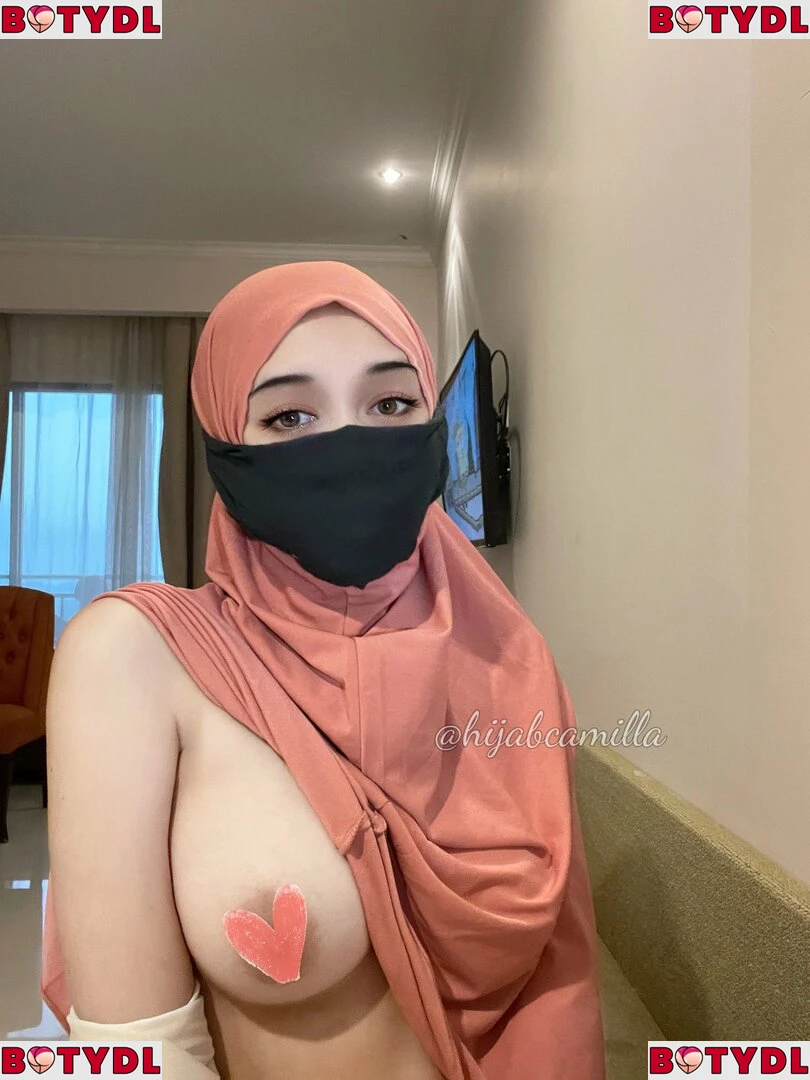 Hijab Camilla Onlyfans Photo Gallery 