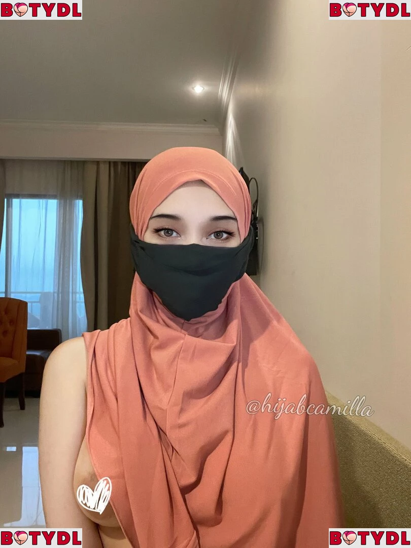 Hijab Camilla Onlyfans Photo Gallery 