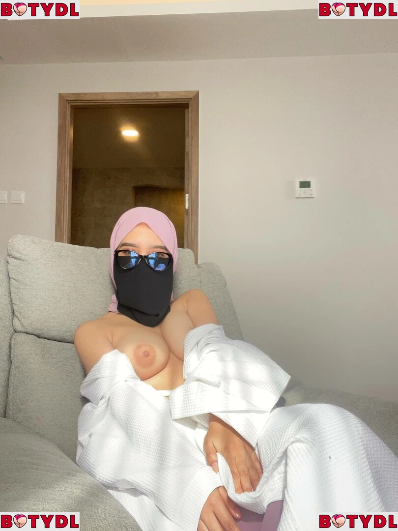 Hijab Camilla Onlyfans Photo Gallery 