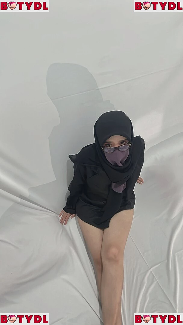 Hijab Camilla Onlyfans Photo Gallery 