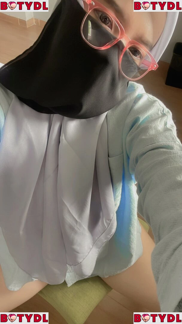 Hijab Camilla Onlyfans Photo Gallery 