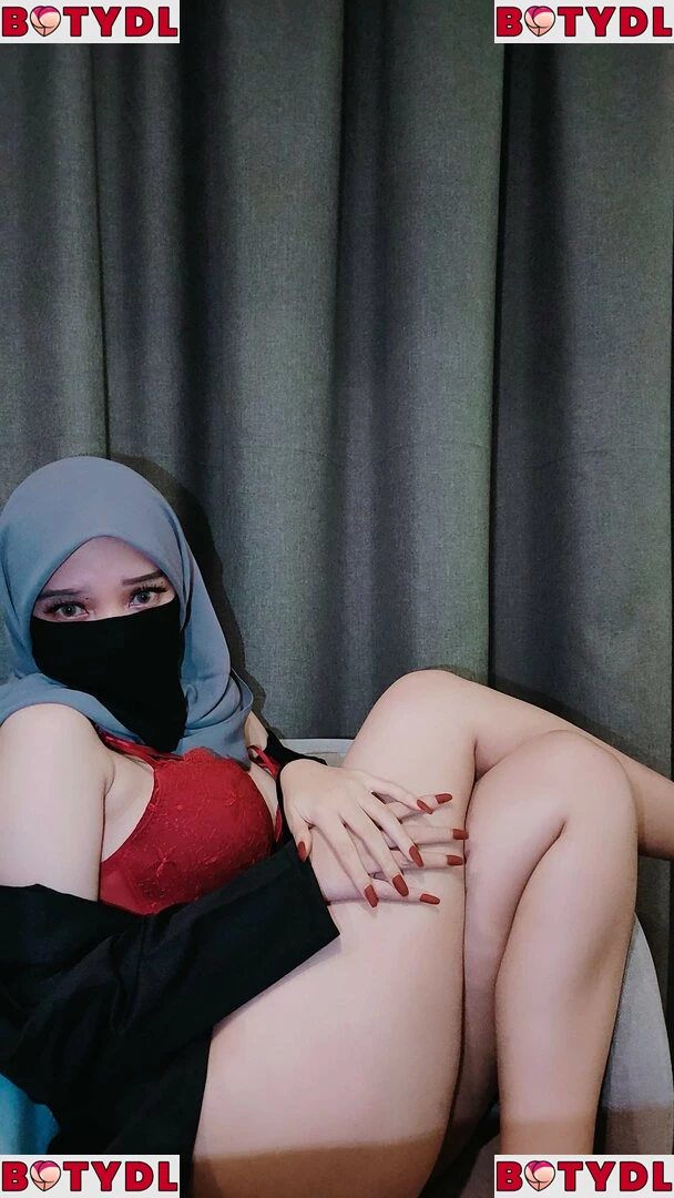 Hijab Camilla Onlyfans Photo Gallery 