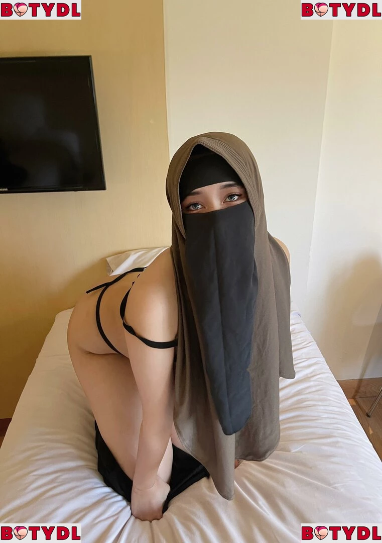 Hijab Camilla Onlyfans Photo Gallery 